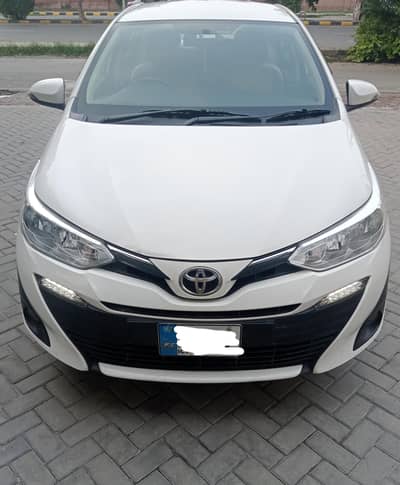 Toyota Yaris 1.5 full option 2022