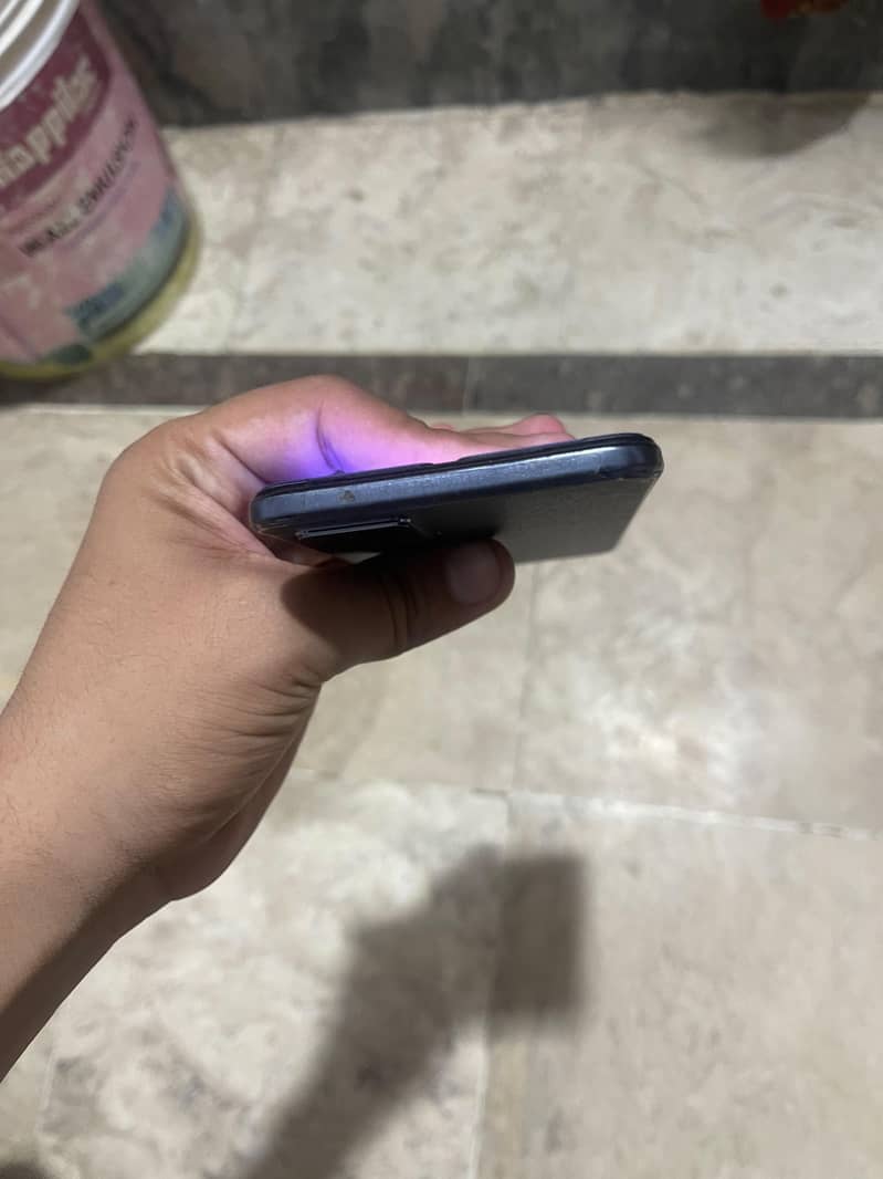 Vivo V21 4