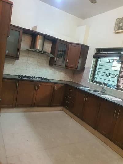 1 KANAL 3 BEDROOM UPER PORTION AVAILABLE FOR RENT