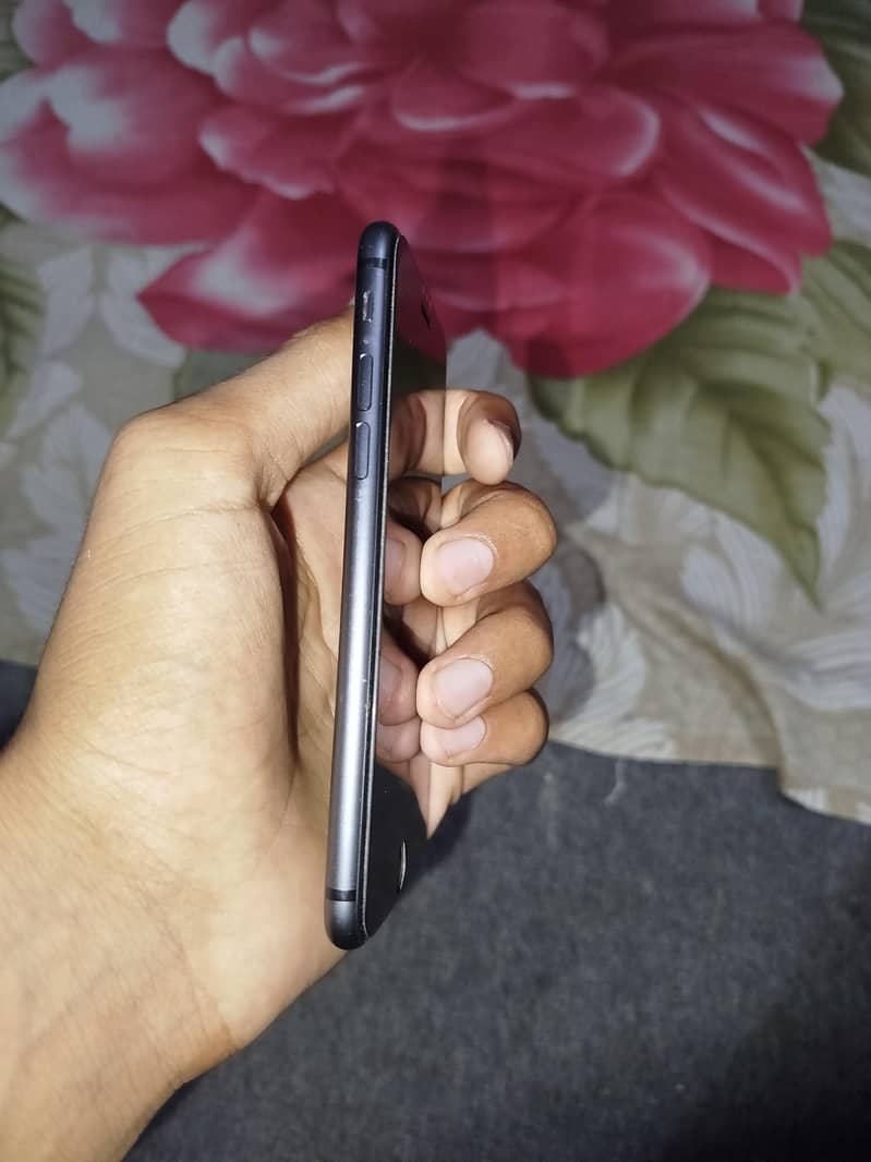 Apple iPhone 8 1