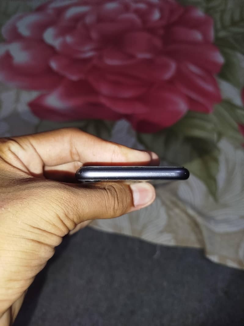 Apple iPhone 8 4