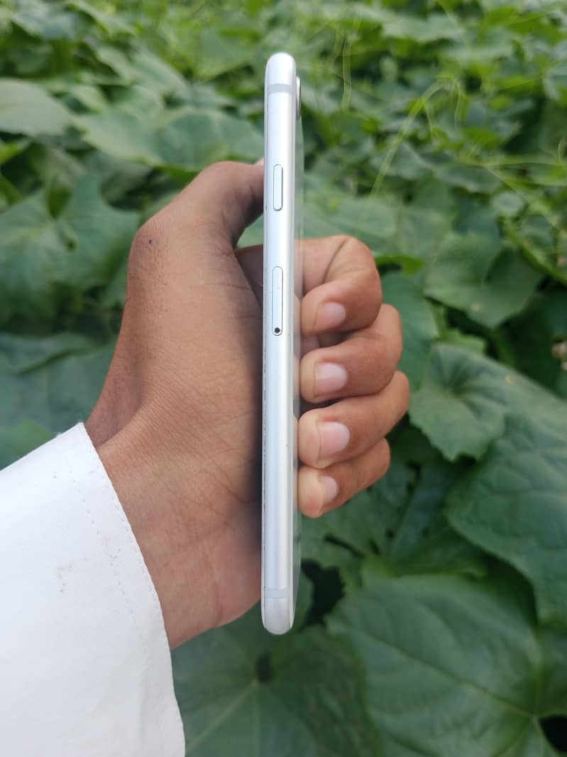 Apple iPhone 8 4
