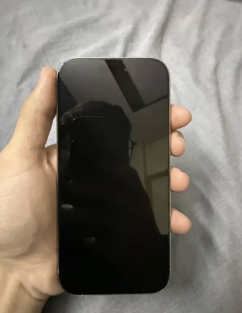 Apple iPhone 16 Pro 0
