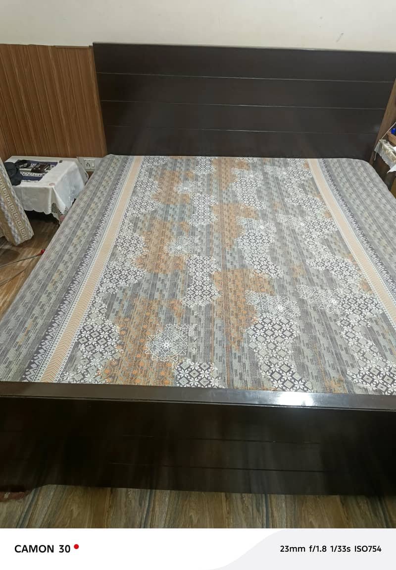 Bed king size 3