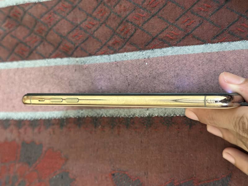 Apple iPhone 11 Pro Max 4
