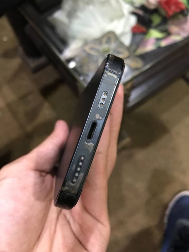 Apple iPhone 13 5