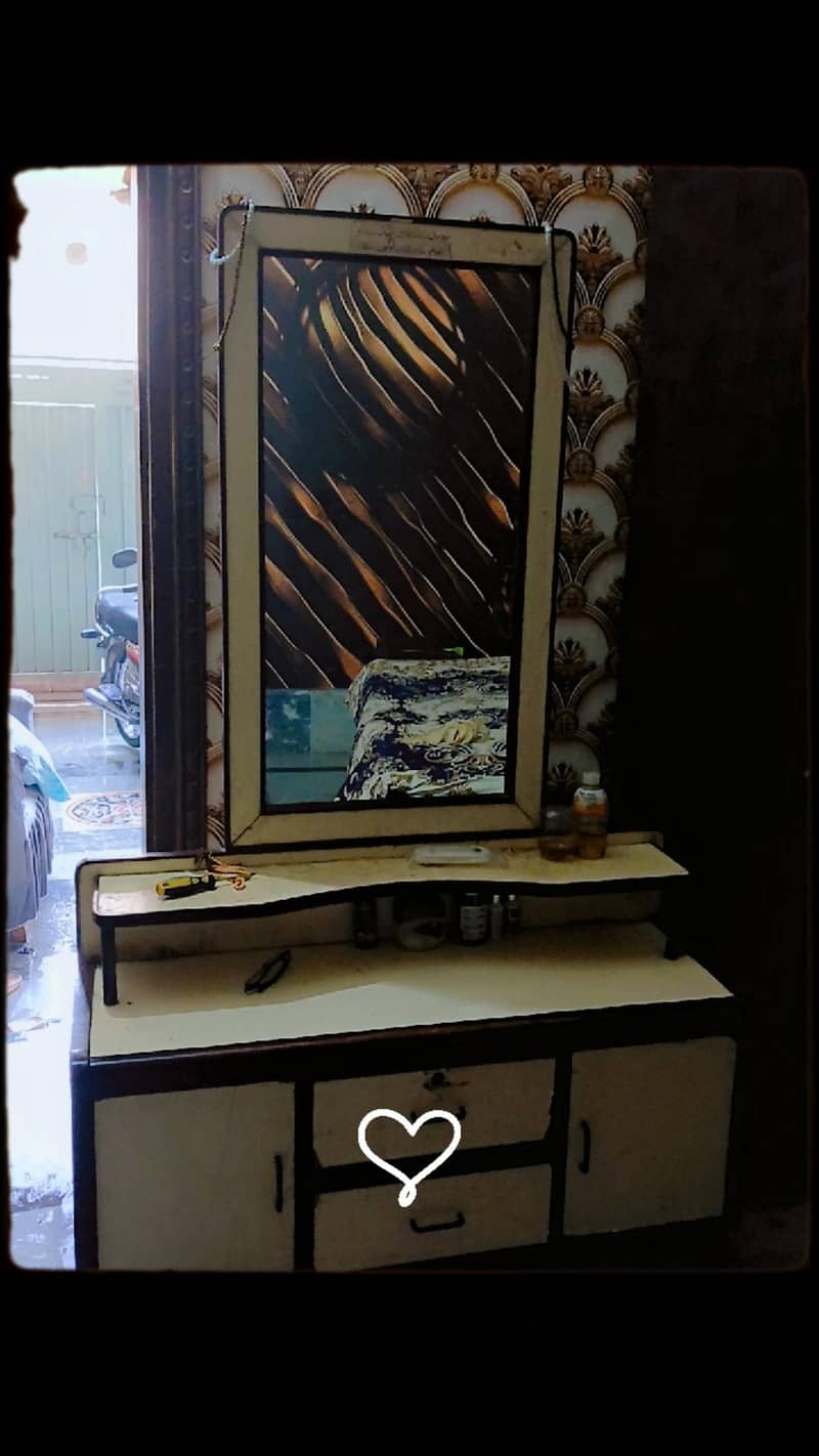 used Dressing Table 0