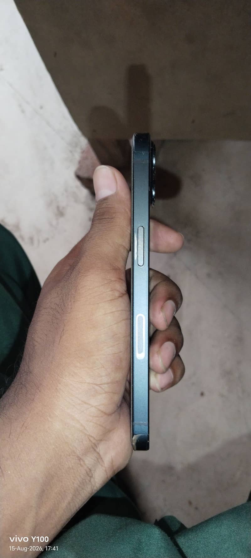Apple iPhone 13 2