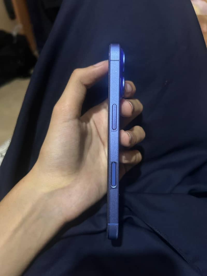 Apple iPhone 16 5