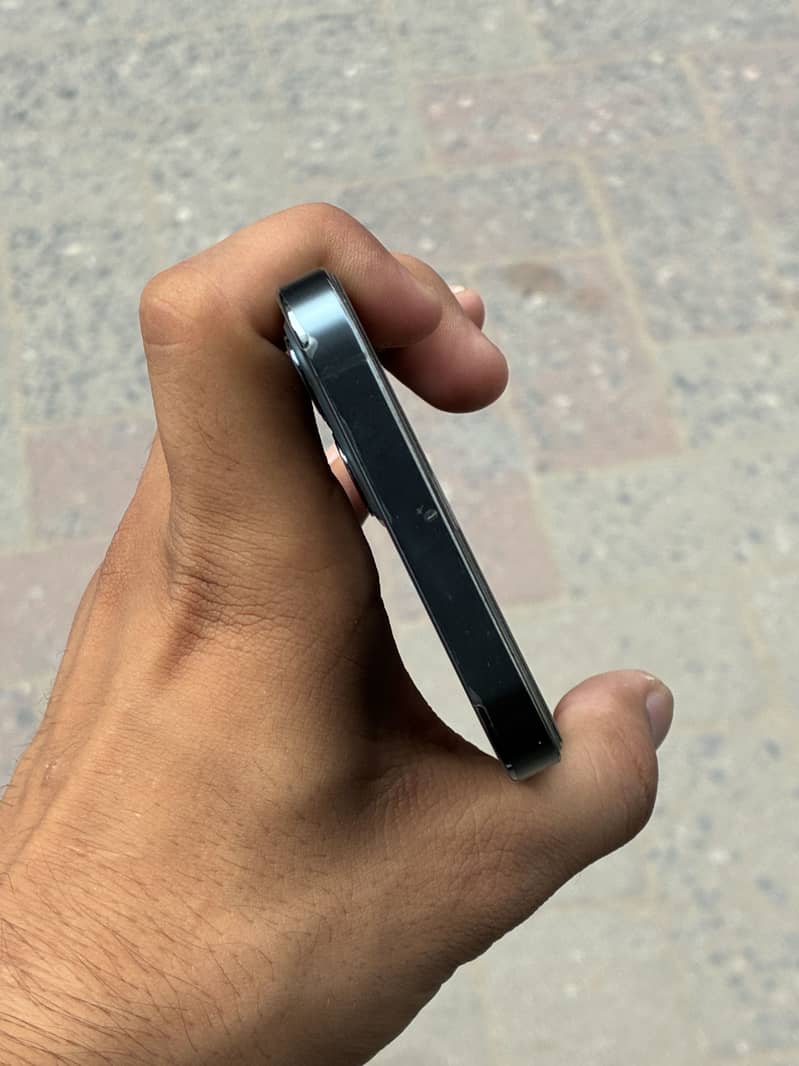 Apple iPhone 12 Pro 2