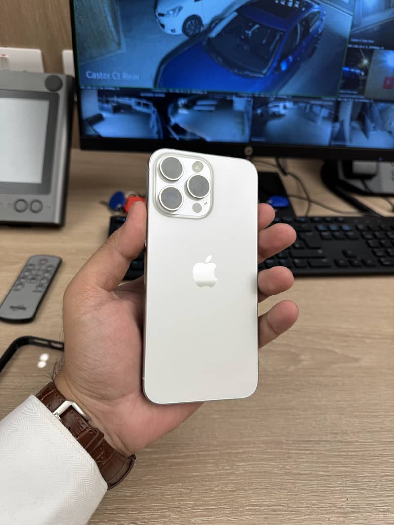Apple iPhone 15 Pro Max 2