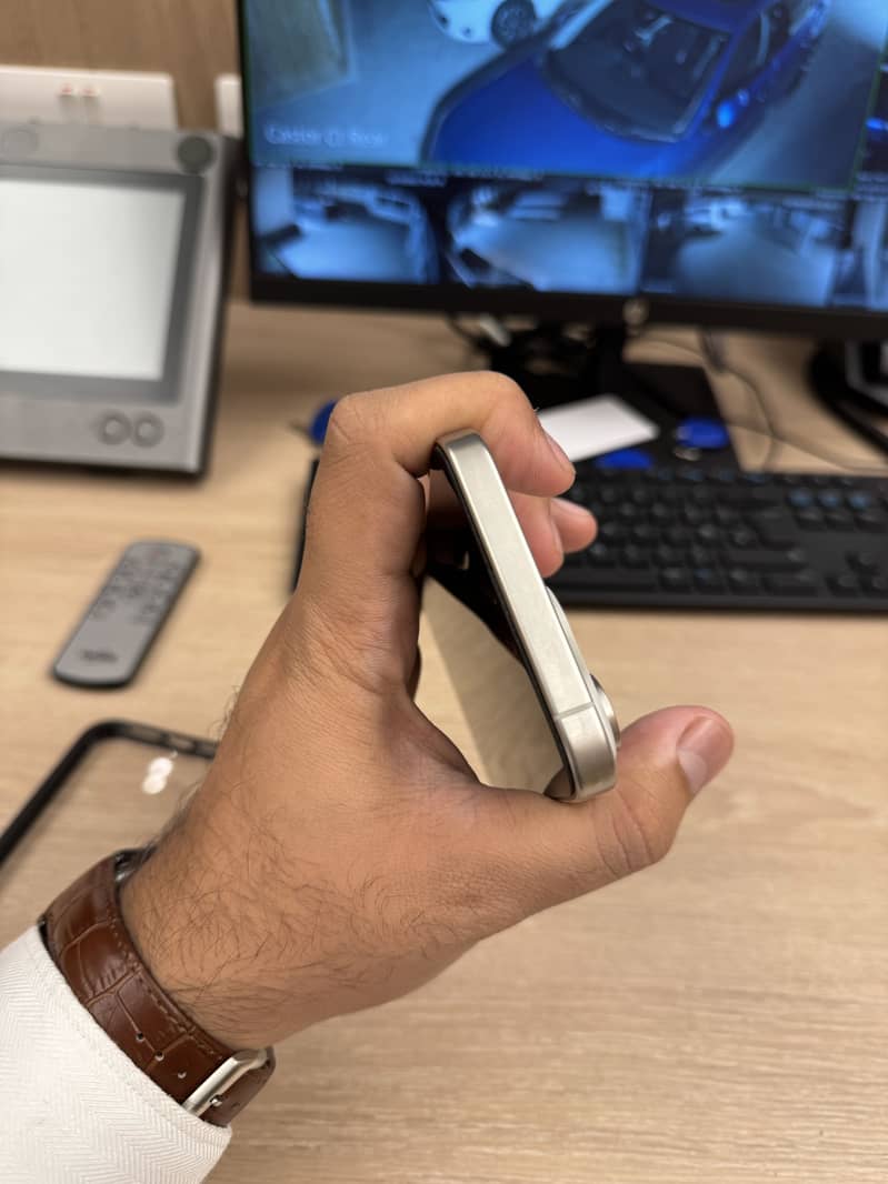Apple iPhone 15 Pro Max 4