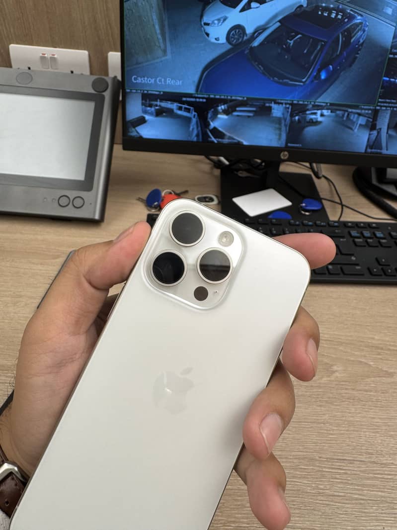 Apple iPhone 15 Pro Max 5