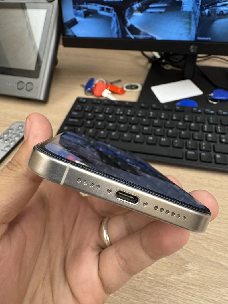 Apple iPhone 15 Pro Max 6