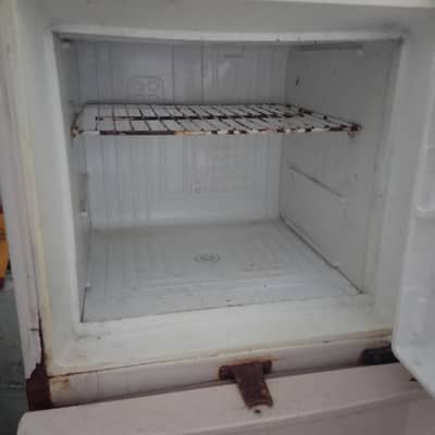 two door fridge condition ok hai paseoye ki urgent zarorat haii