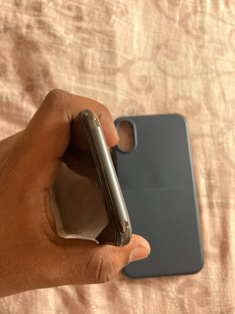 Apple iPhone X 4