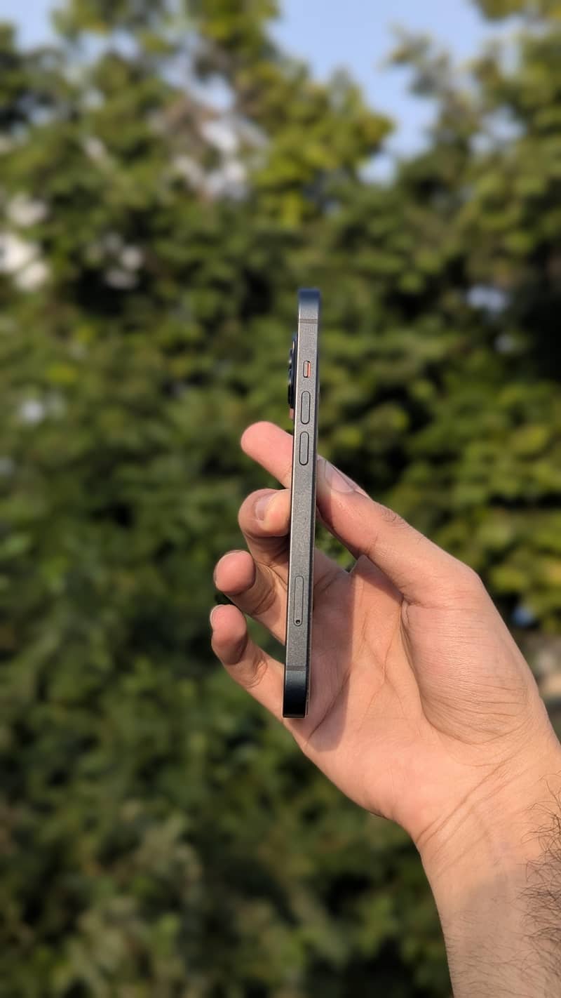 Iphone 13 box pack open 2