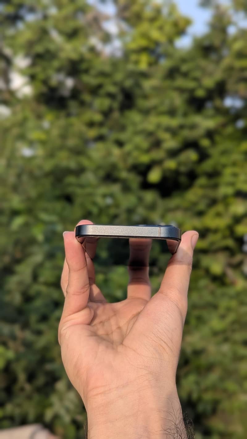 Iphone 13 box pack open 3