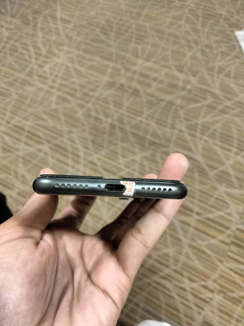 Apple iPhone 8 1