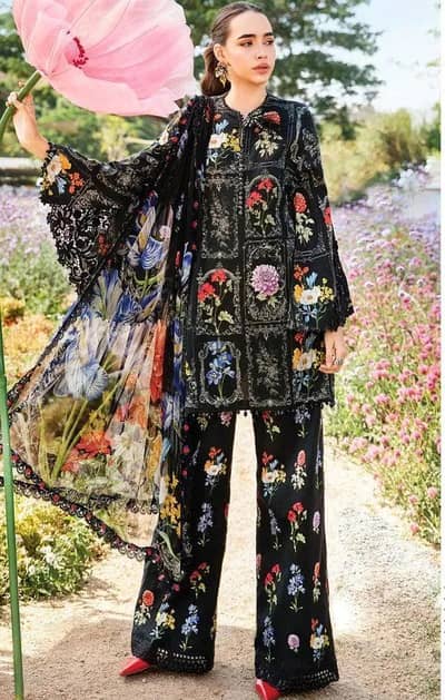 Pakistani Embroidered black kurta Seth with floral design