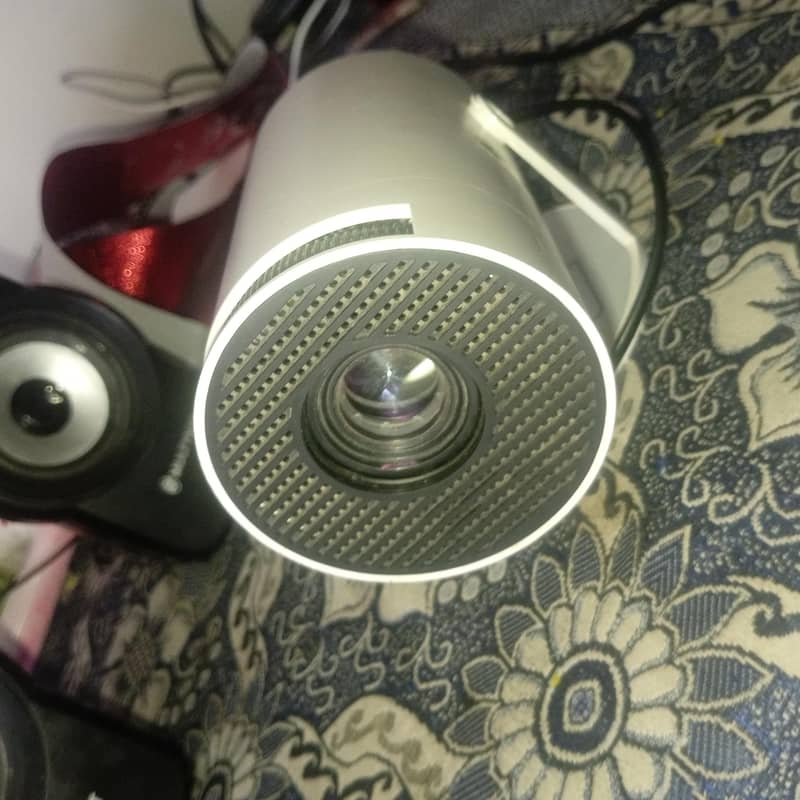 HY300Pro projector 1