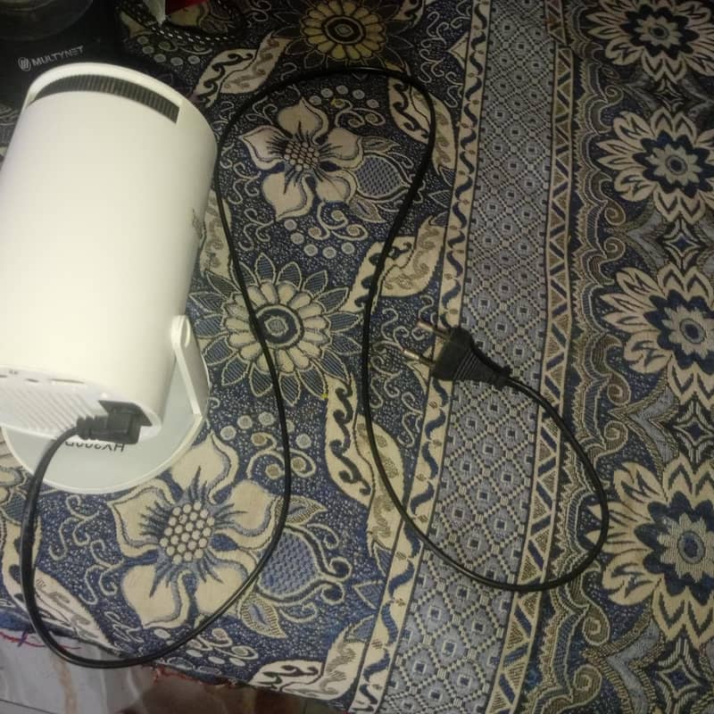 HY300Pro projector 4