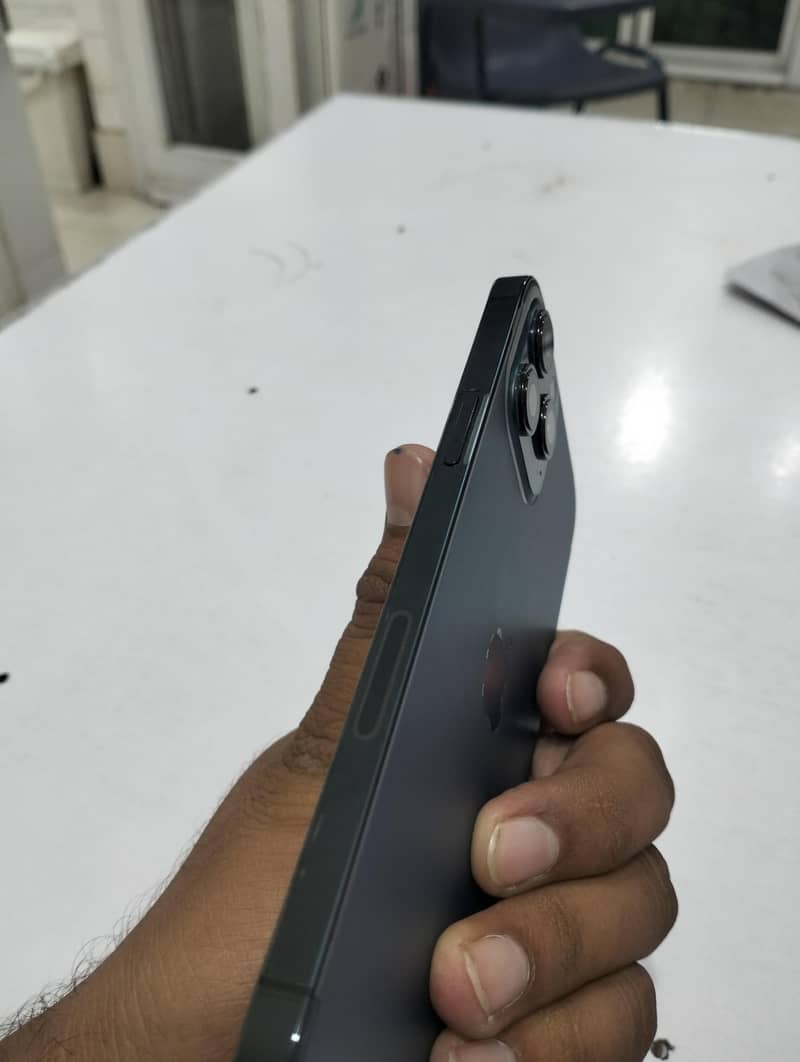 Apple iPhone 12 Pro Max 4
