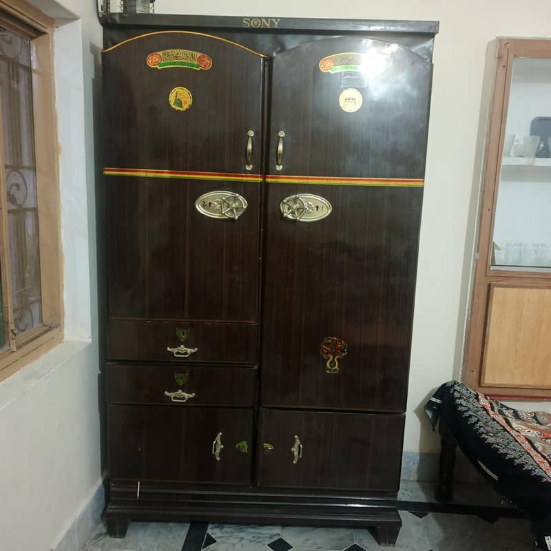 کپڑوں والی الماری 0