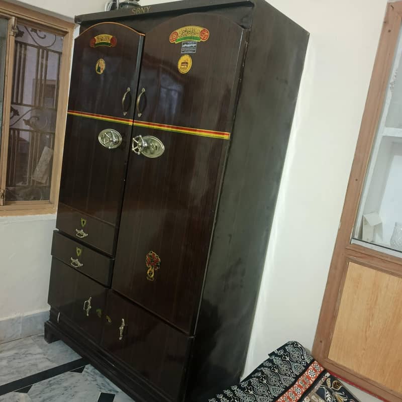 کپڑوں والی الماری 1