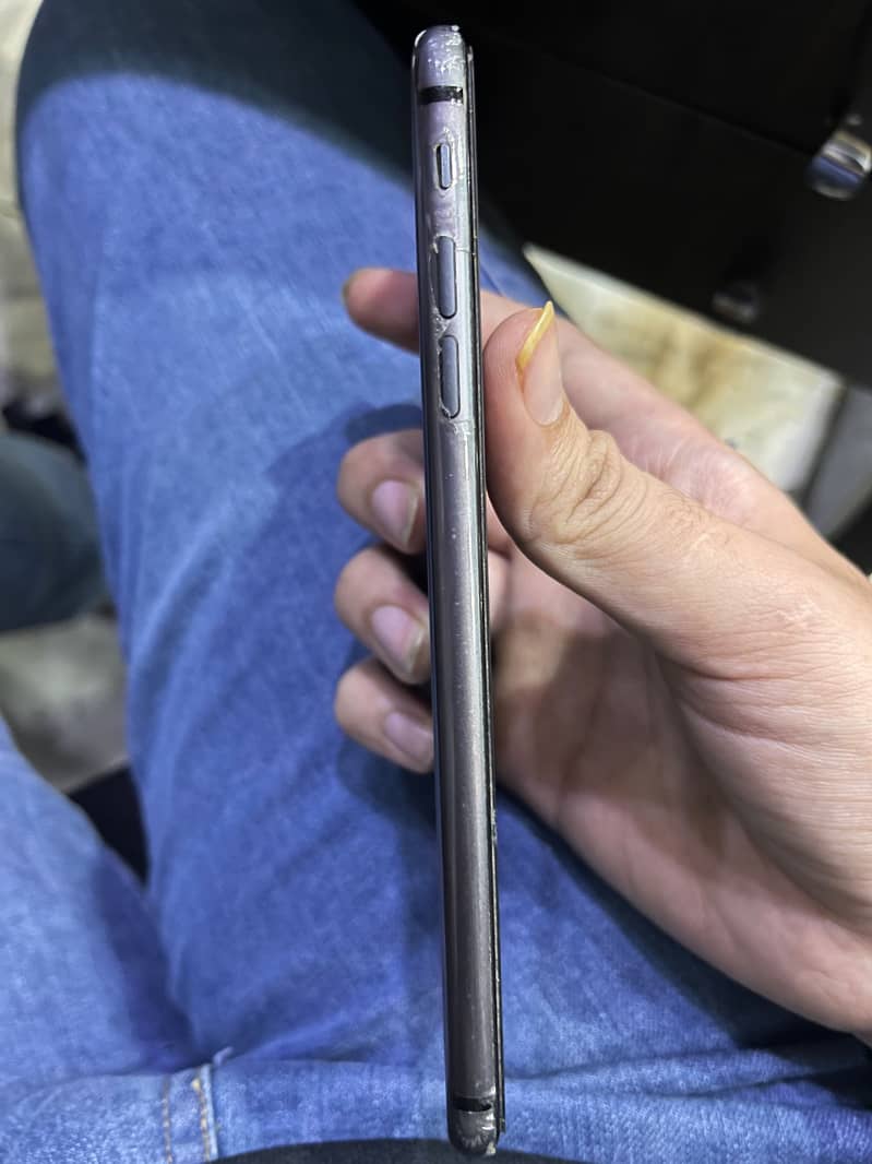 Apple iPhone 8 Plus 1