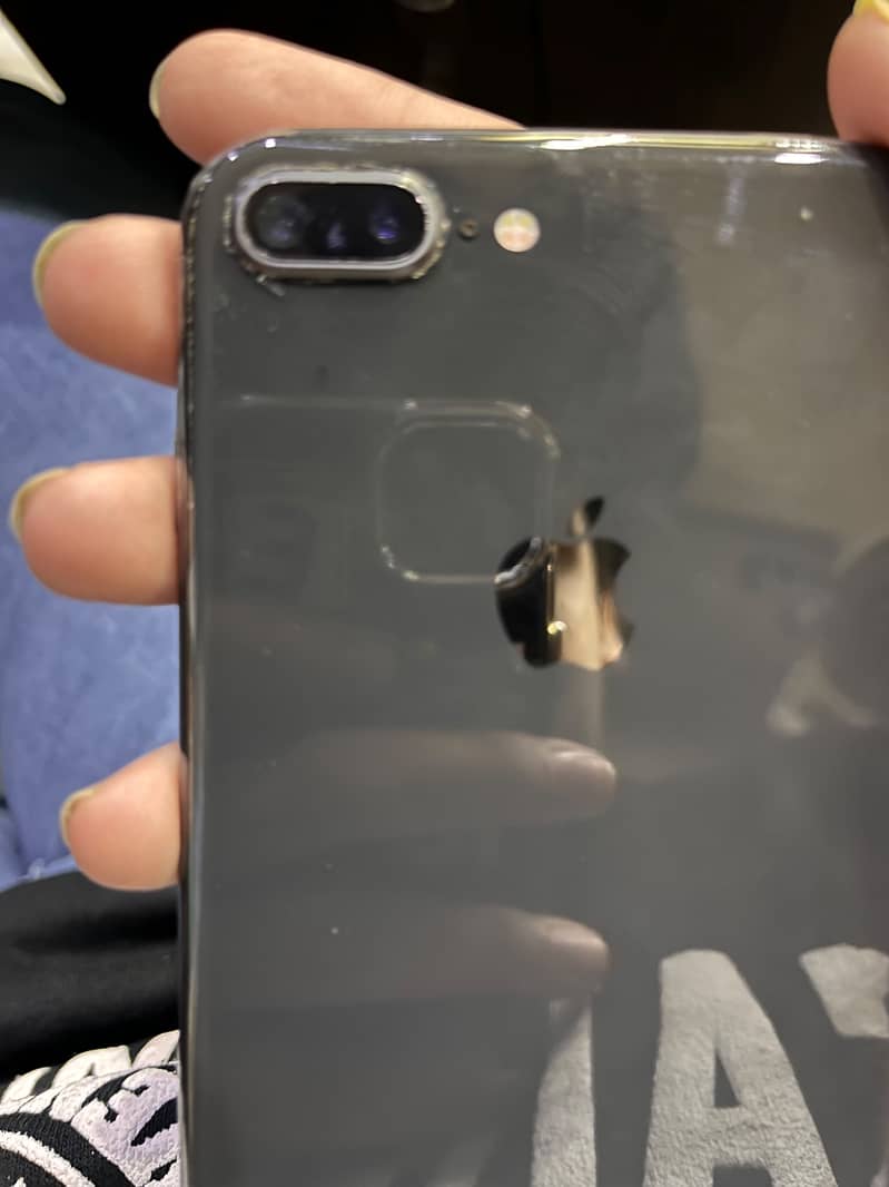 Apple iPhone 8 Plus 4