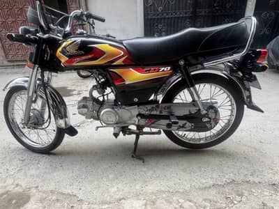 New honda 70 newly purchased just 4000 km driven