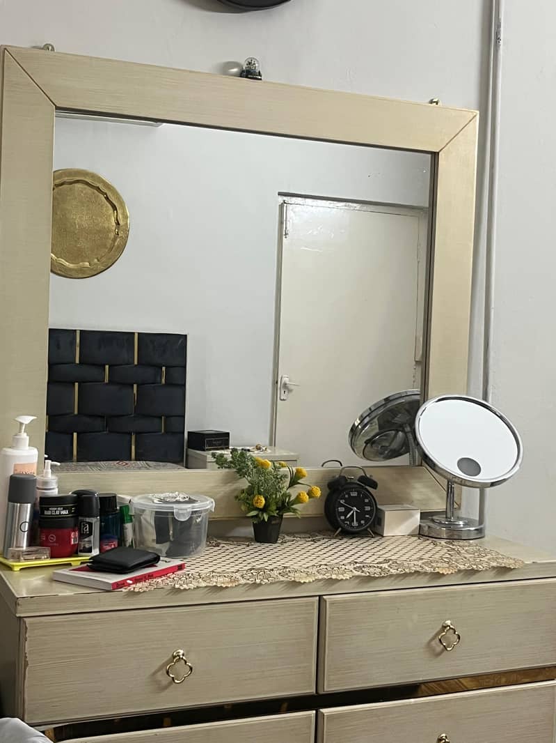 Bed + Side table+ dressing table + Mirror 5