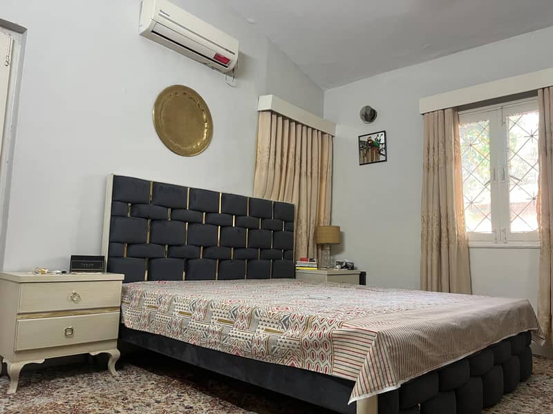 Bed + Side table+ dressing table + Mirror 7