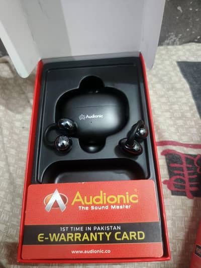 brend new audionic aircuffs erabuds