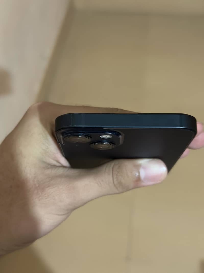 Apple iPhone 13 2