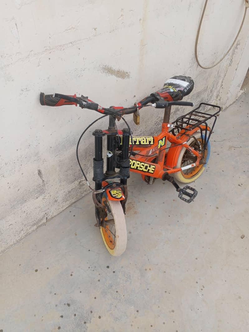 سات سال سے تین سال تک کے بچے چلا سکتے ہیں اس کو 3