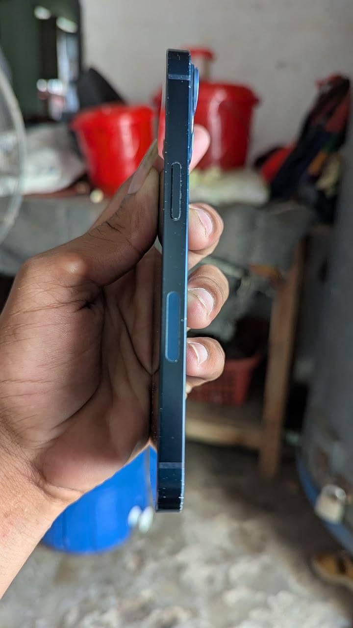 Apple iPhone 13 2