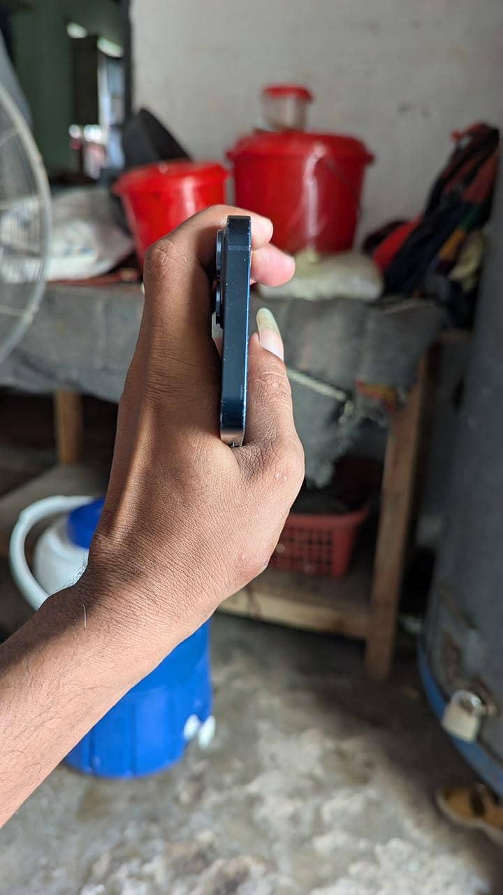 Apple iPhone 13 4