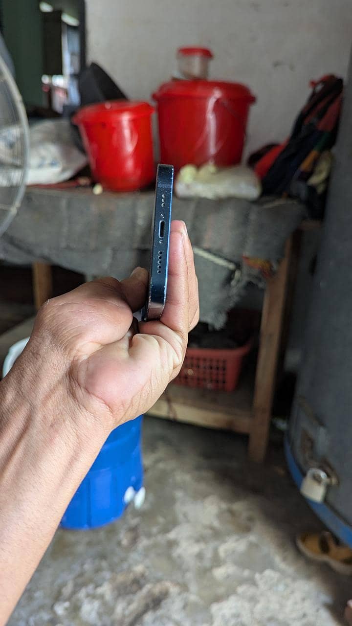 Apple iPhone 13 5