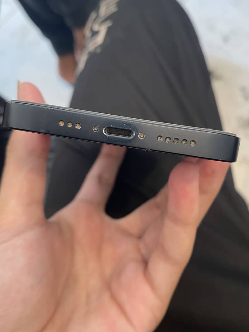 Apple iPhone 13 4