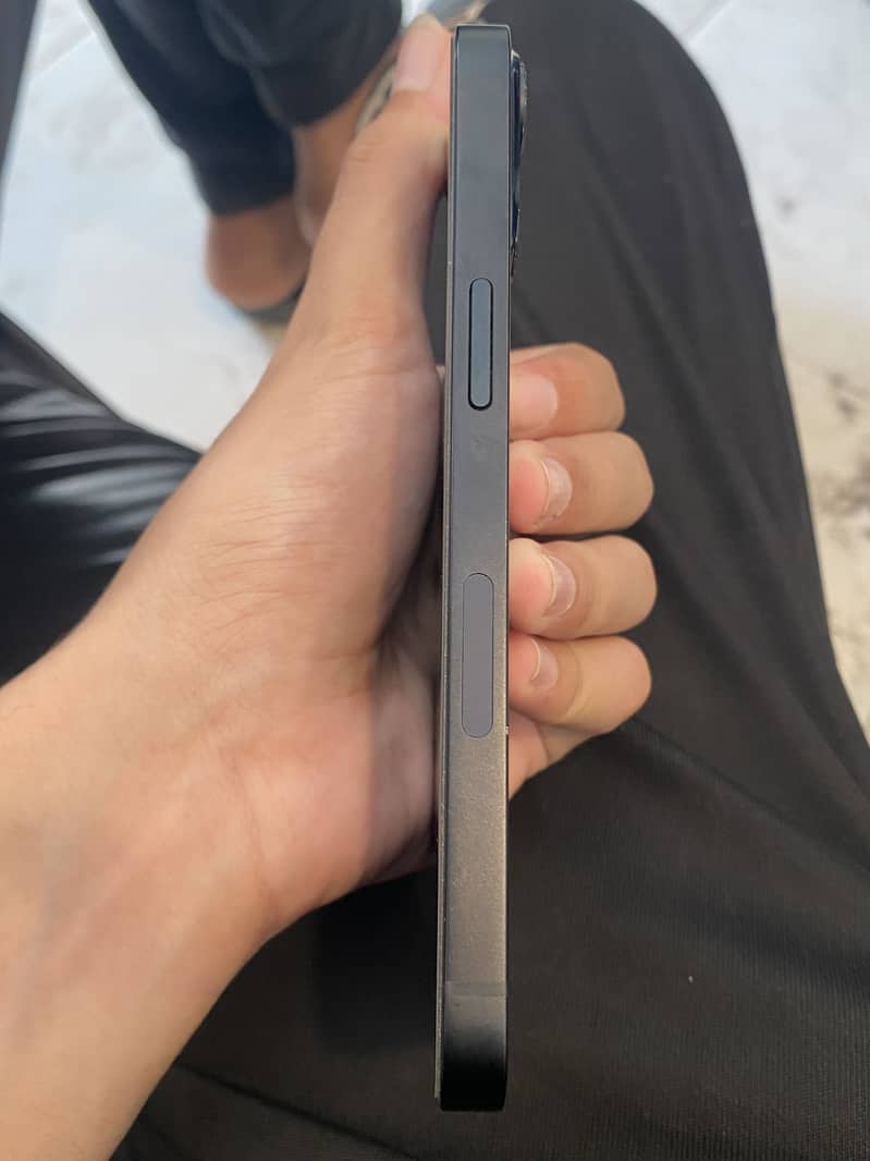 Apple iPhone 13 5