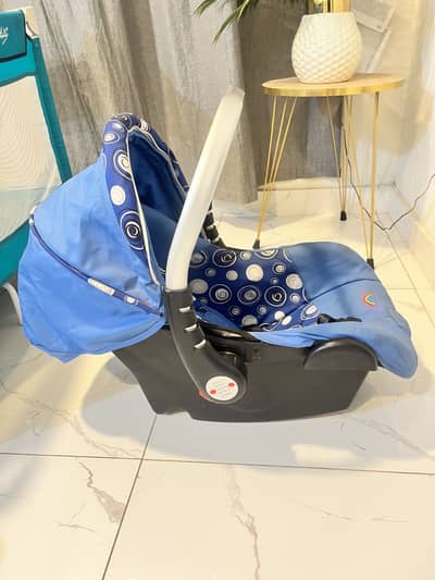 Baby bouncer/ carry cot