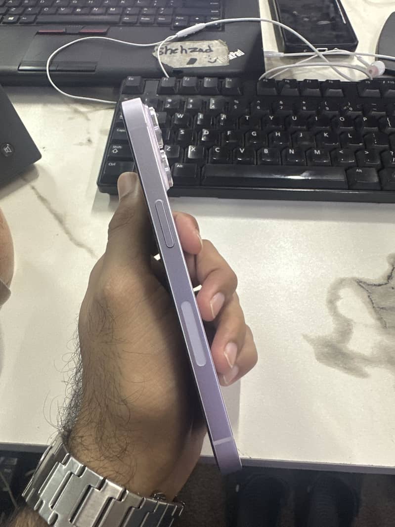 Apple iPhone 14 3