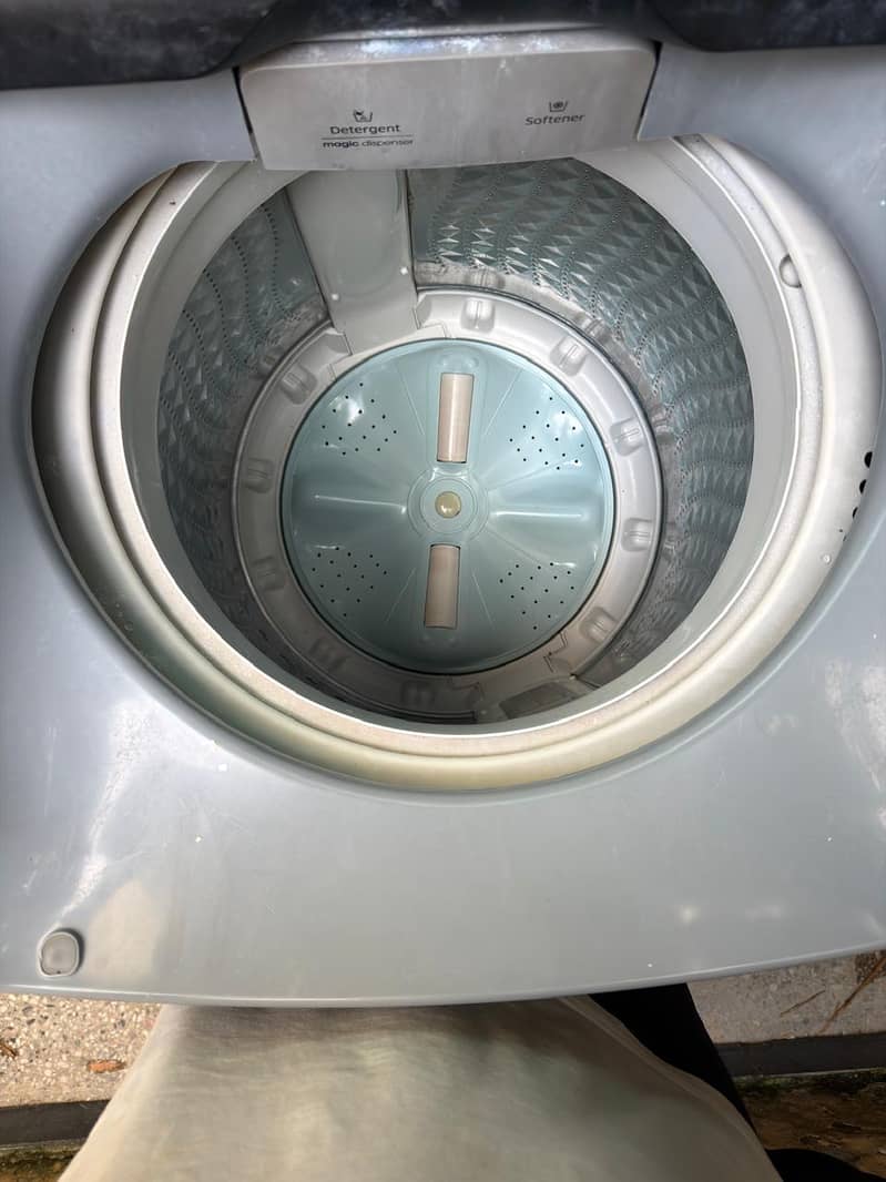 Samsung automatic washing machine. 1