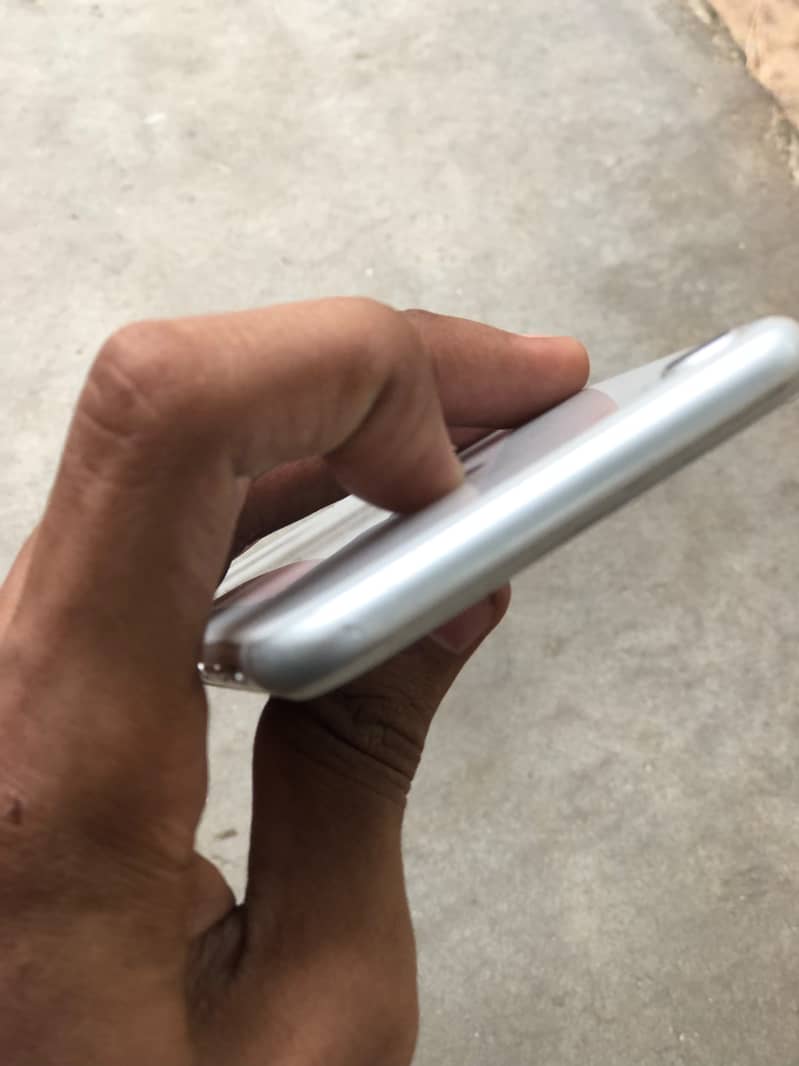 Apple iPhone 8 3