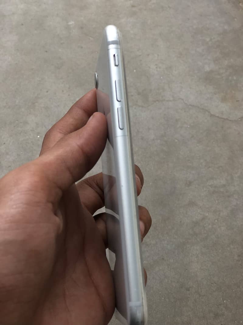 Apple iPhone 8 4