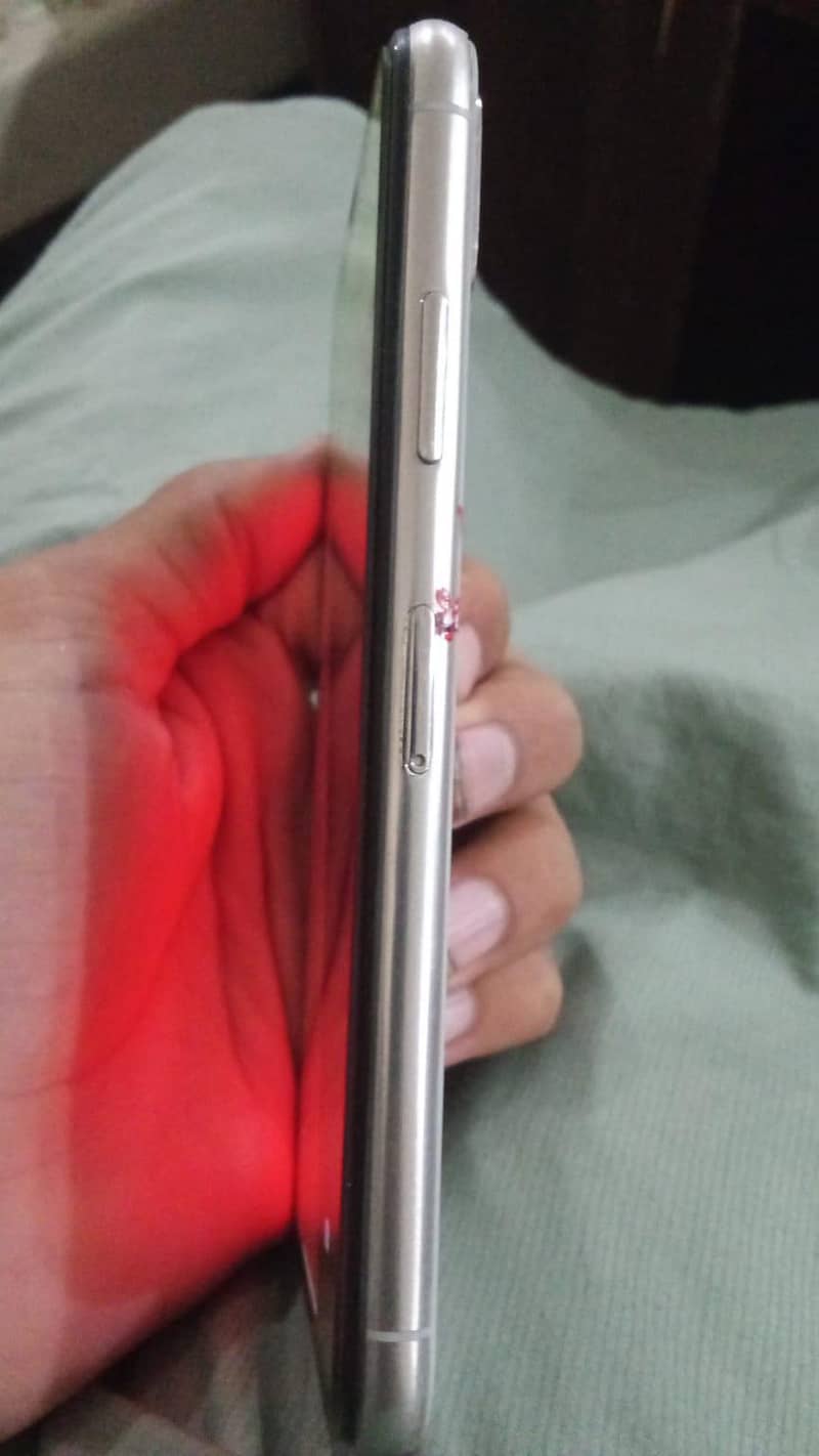 Apple iPhone X 3