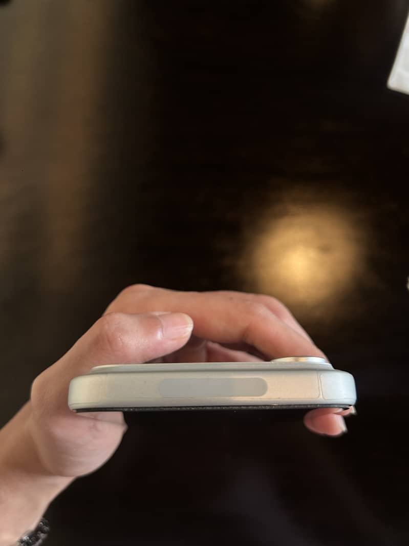 Apple iPhone 17 Pro Max 4
