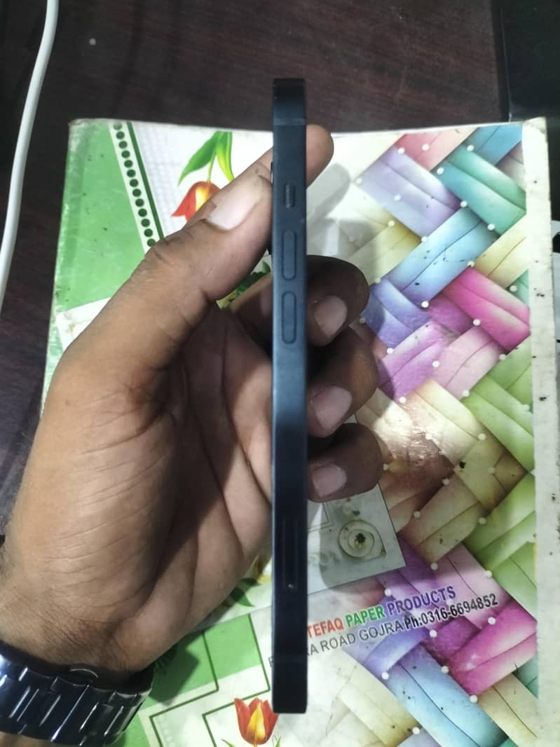 Apple iPhone 13 1